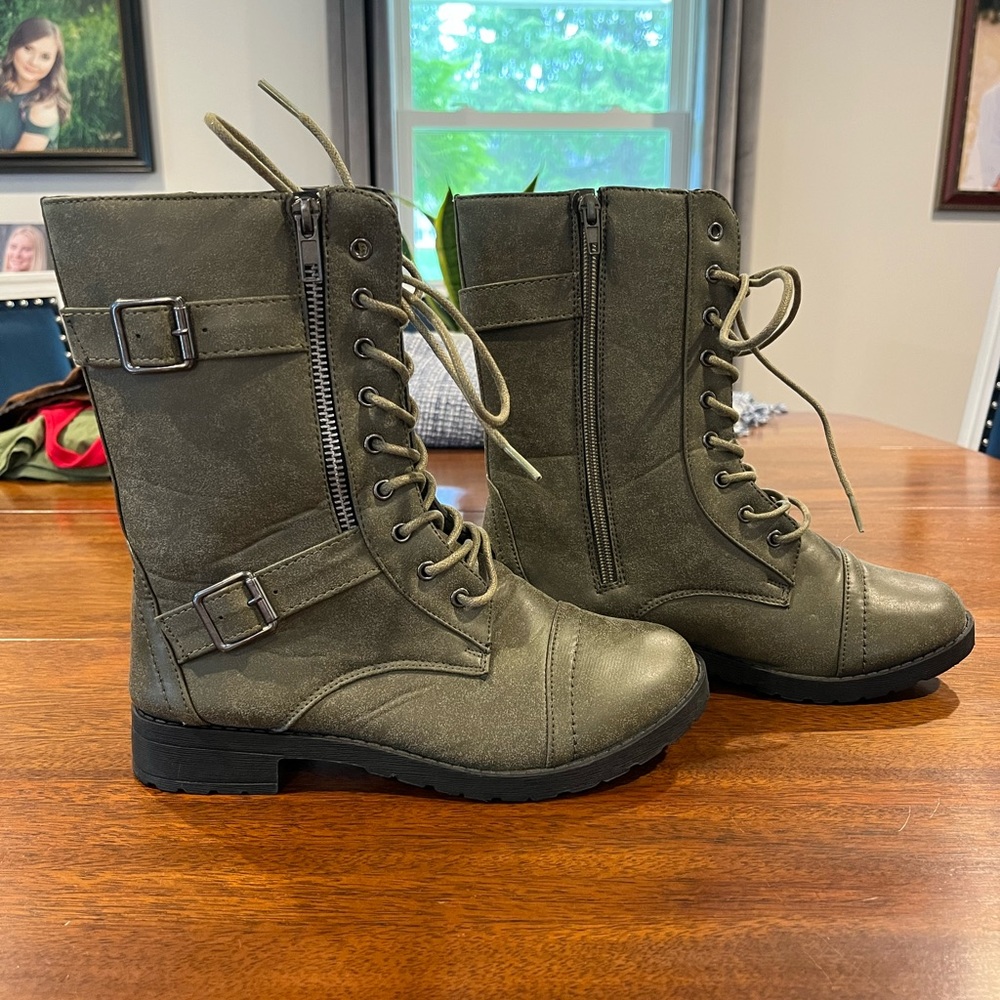 Army green high top boots size 7/8